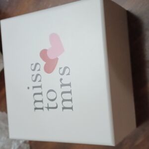 - - White jewelry  box